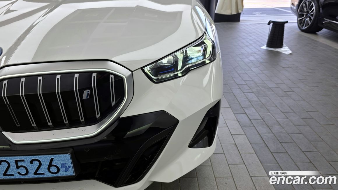 BMW i5 2025