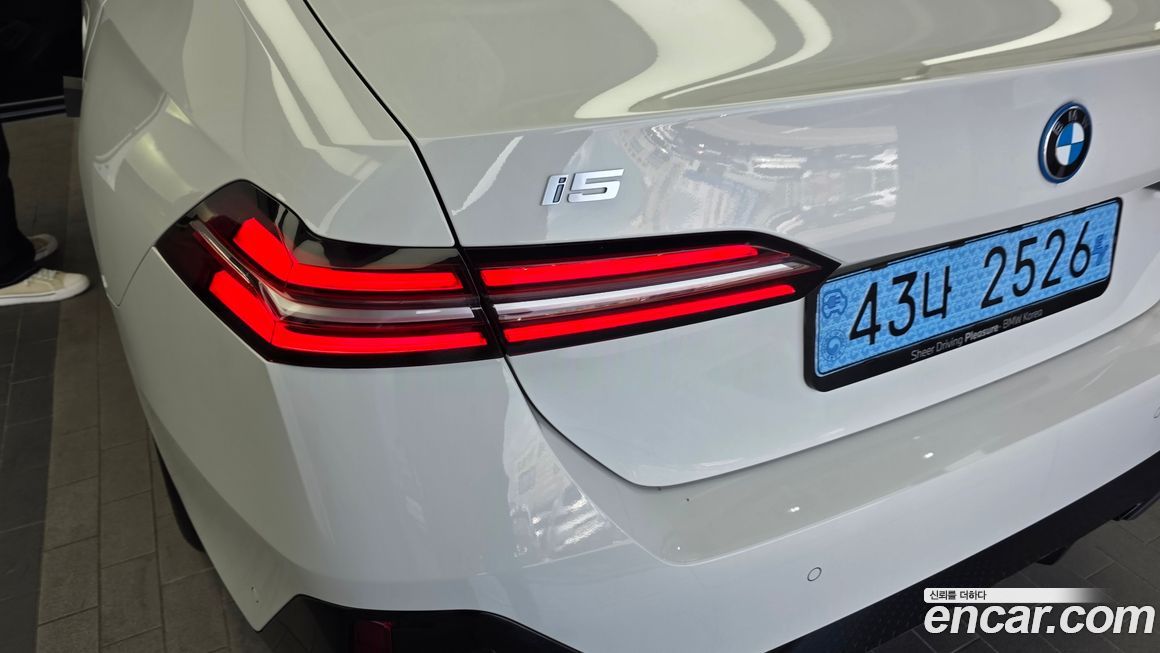 BMW i5 2025