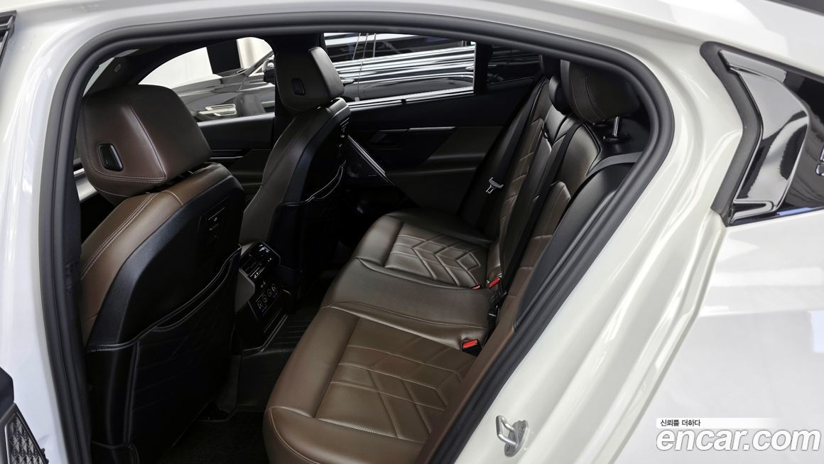 BMW i5 2025