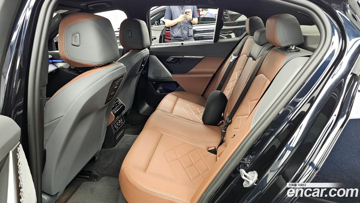 BMW 5-Series 2024