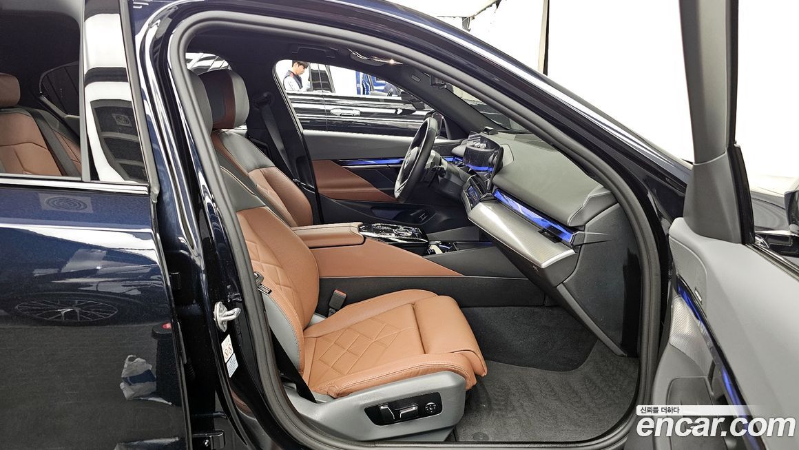 BMW 5-Series 2024