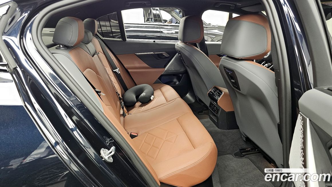 BMW 5-Series 2024