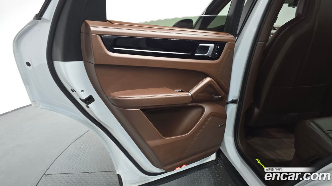 Porsche Cayenne 2021