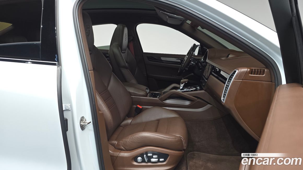 Porsche Cayenne 2021
