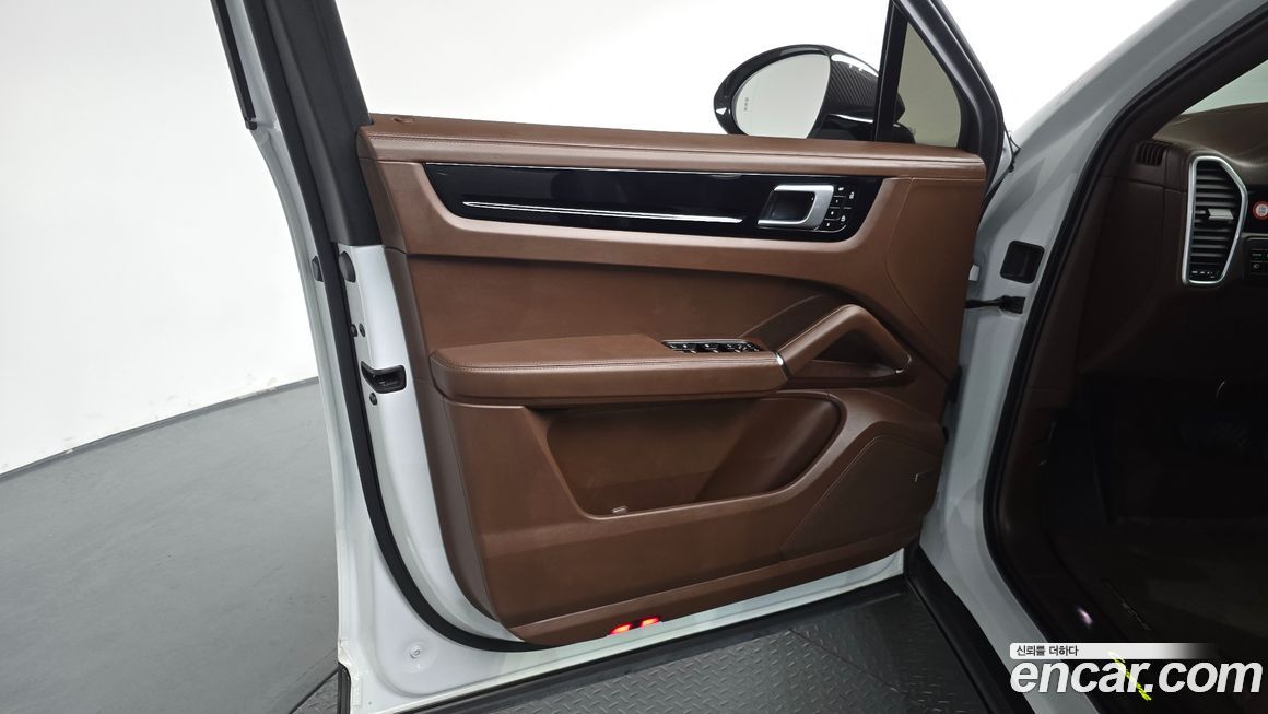 Porsche Cayenne 2021