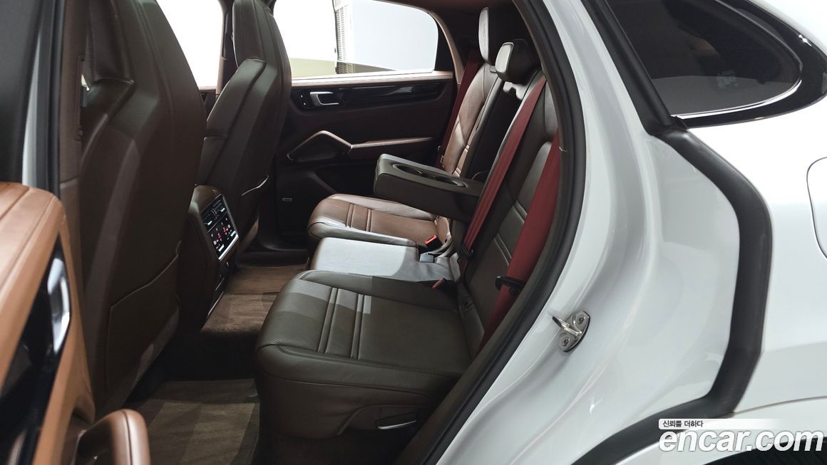 Porsche Cayenne 2021
