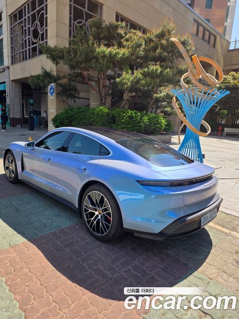 Porsche Taycan 2021