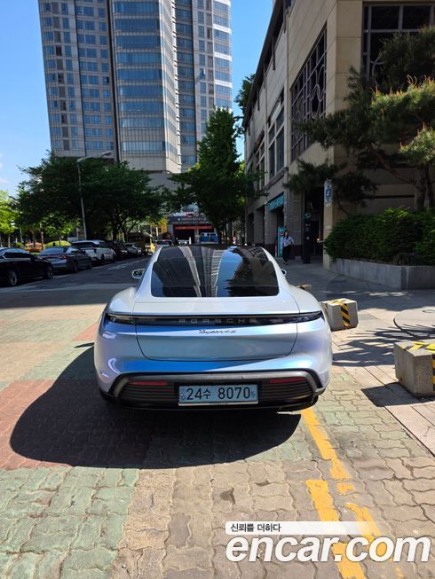 Porsche Taycan 2021