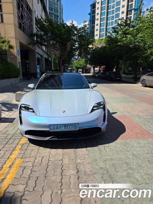 Porsche Taycan 2021