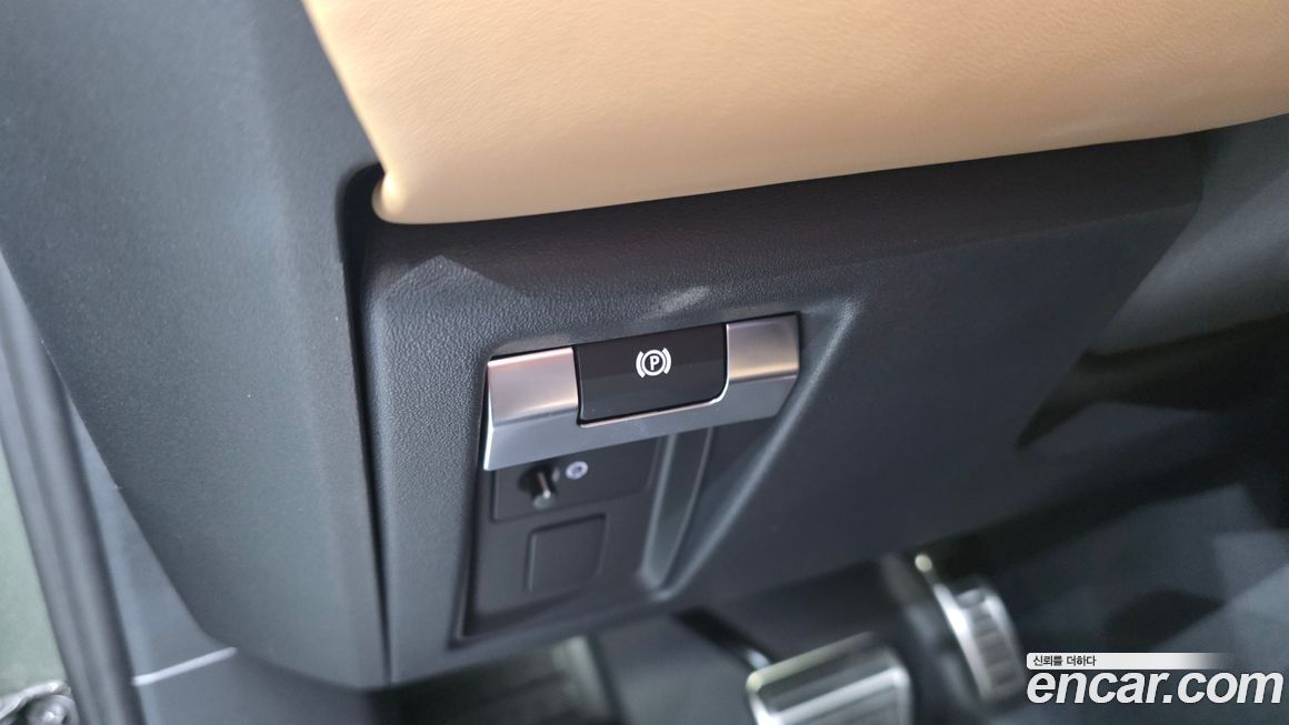 Land Rover Defender 2025