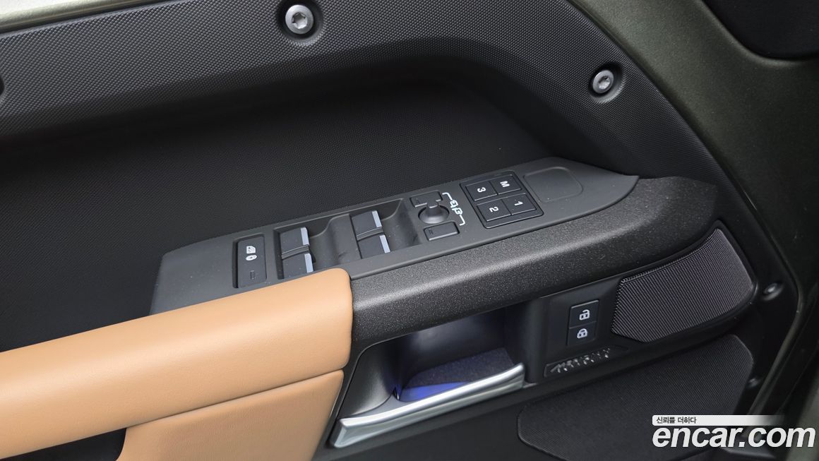 Land Rover Defender 2025