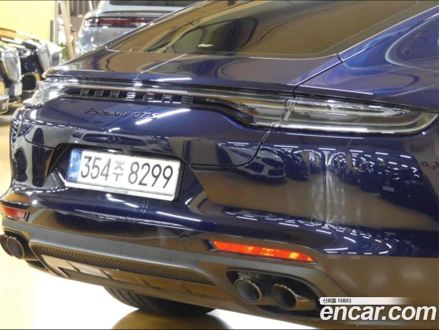 Porsche Panamera 2021