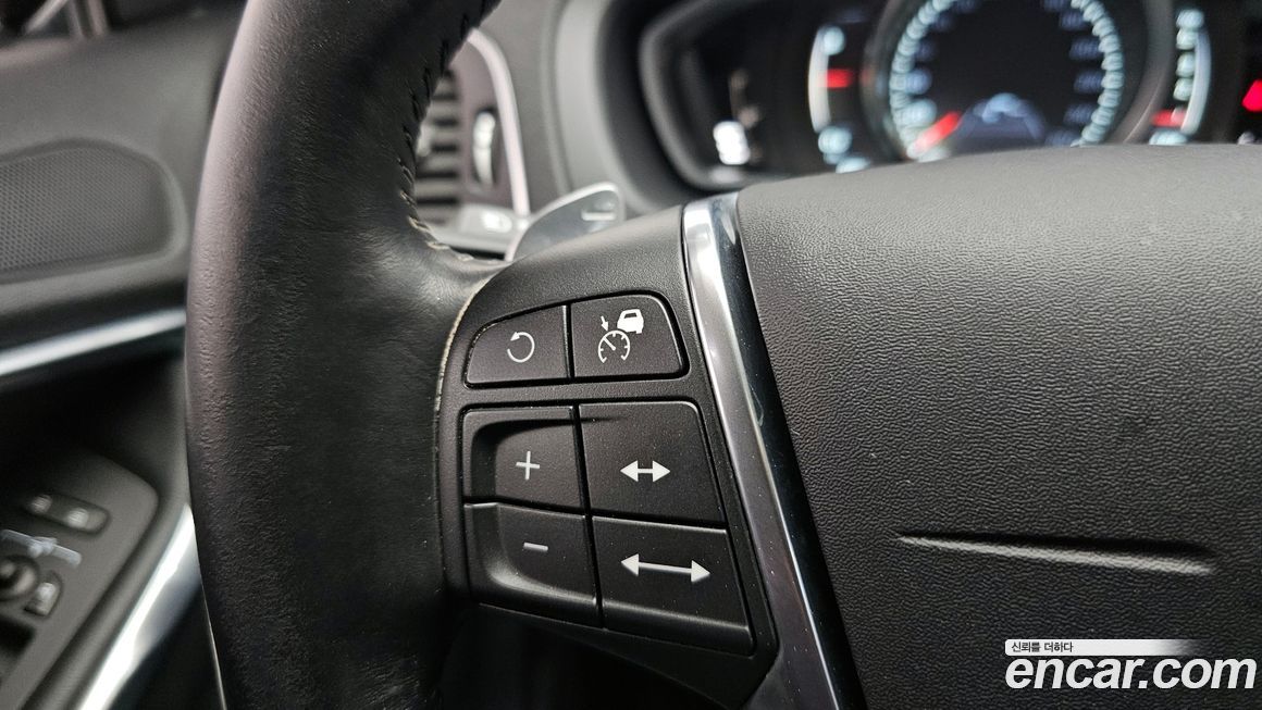 Volvo V40 2015