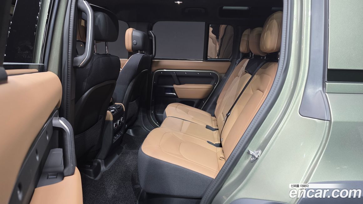 Land Rover Defender 2025