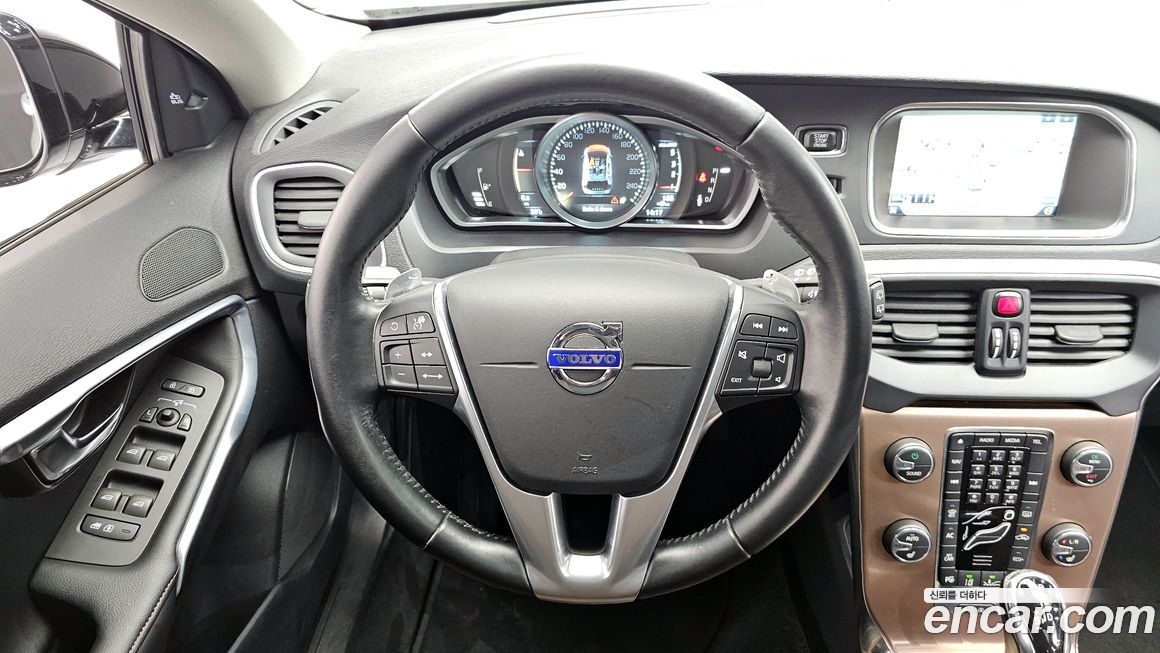 Volvo V40 2015