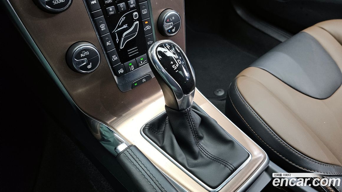 Volvo V40 2015