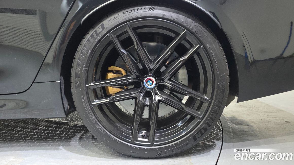 BMW M5 2022