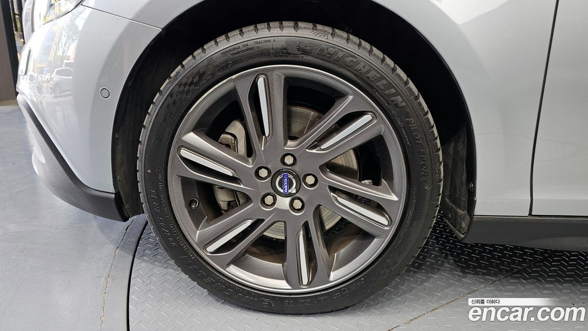 Volvo V40 2015