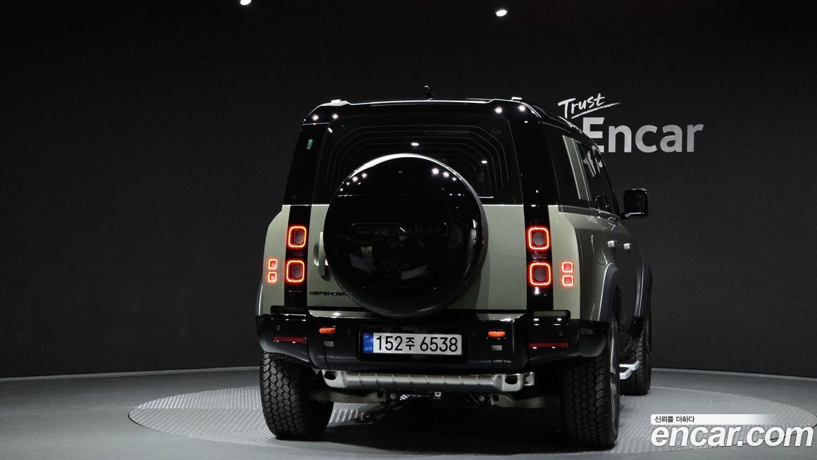 Land Rover Defender 2025