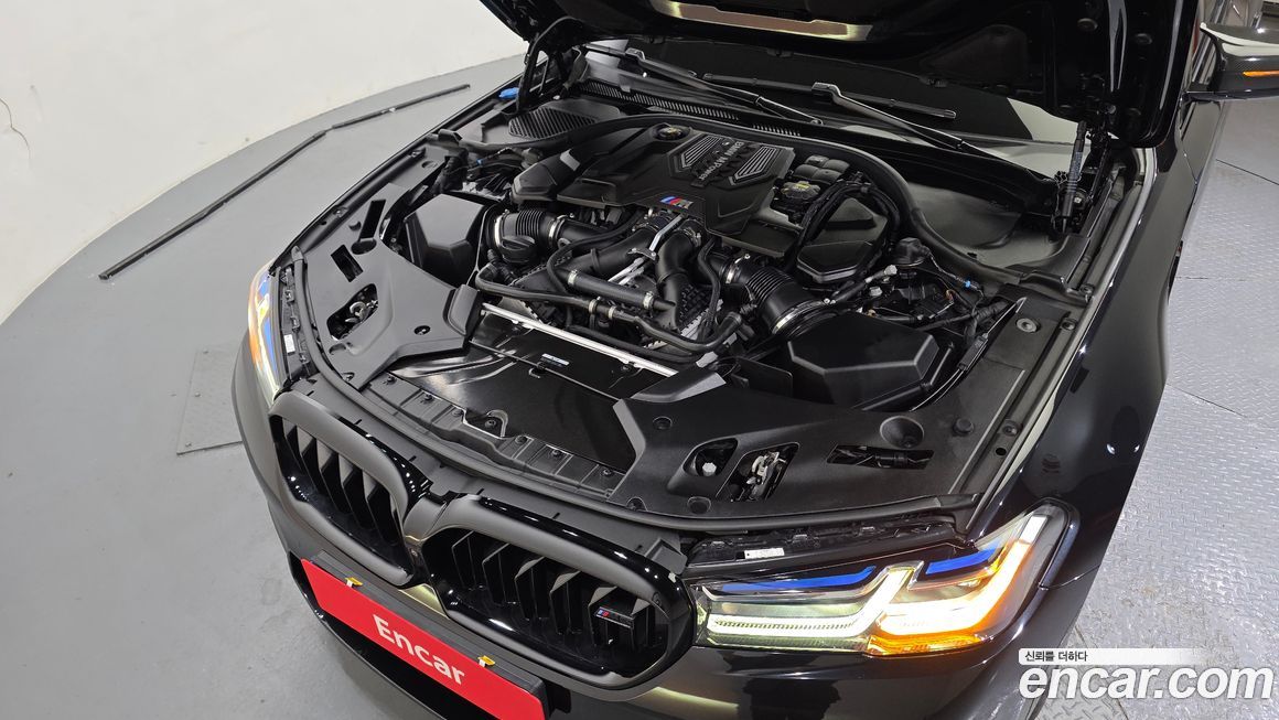 BMW M5 2022