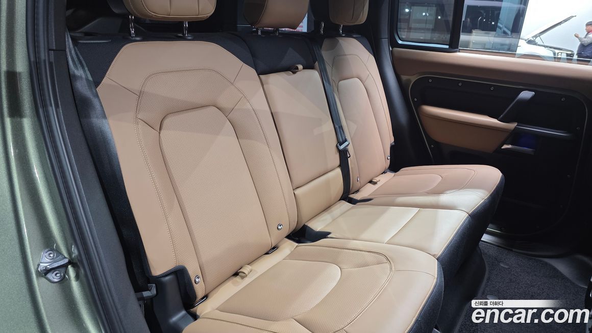 Land Rover Defender 2025