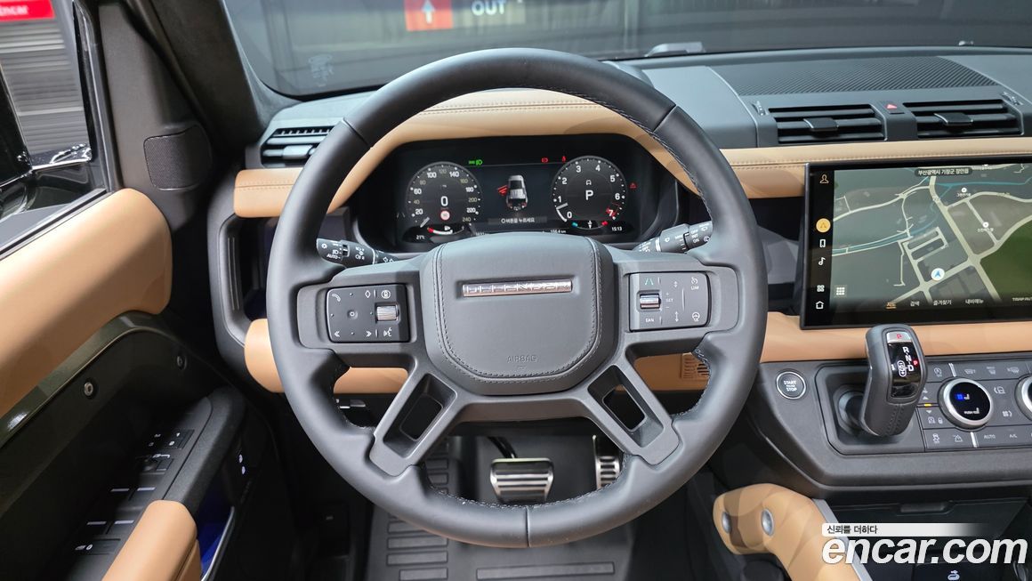 Land Rover Defender 2025