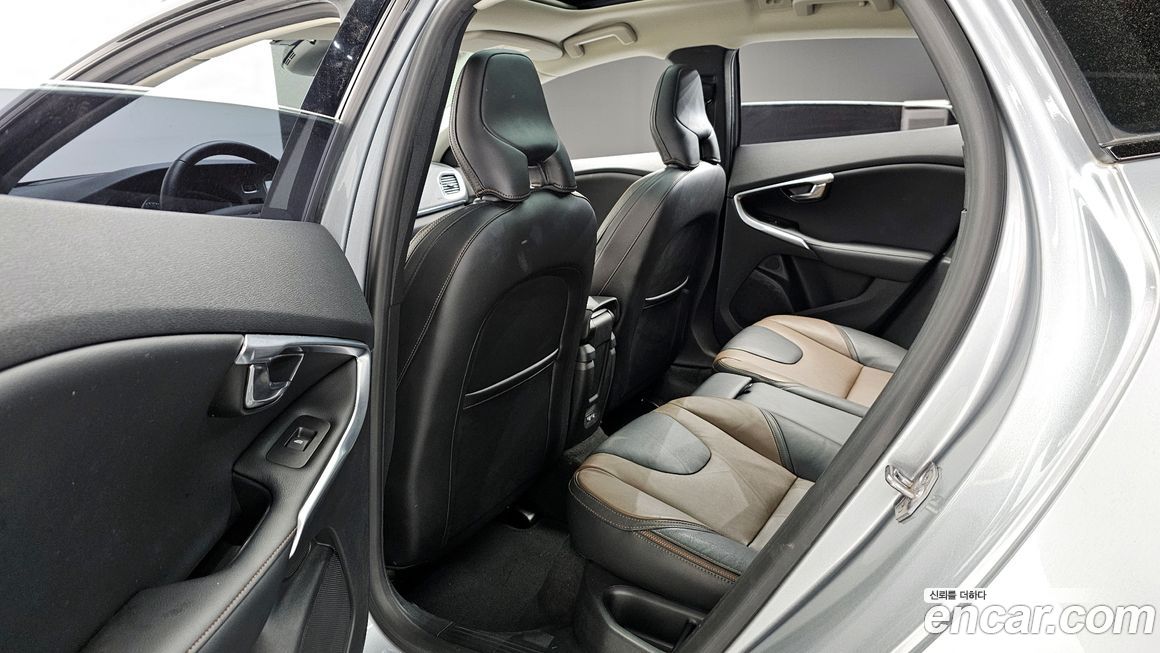 Volvo V40 2015