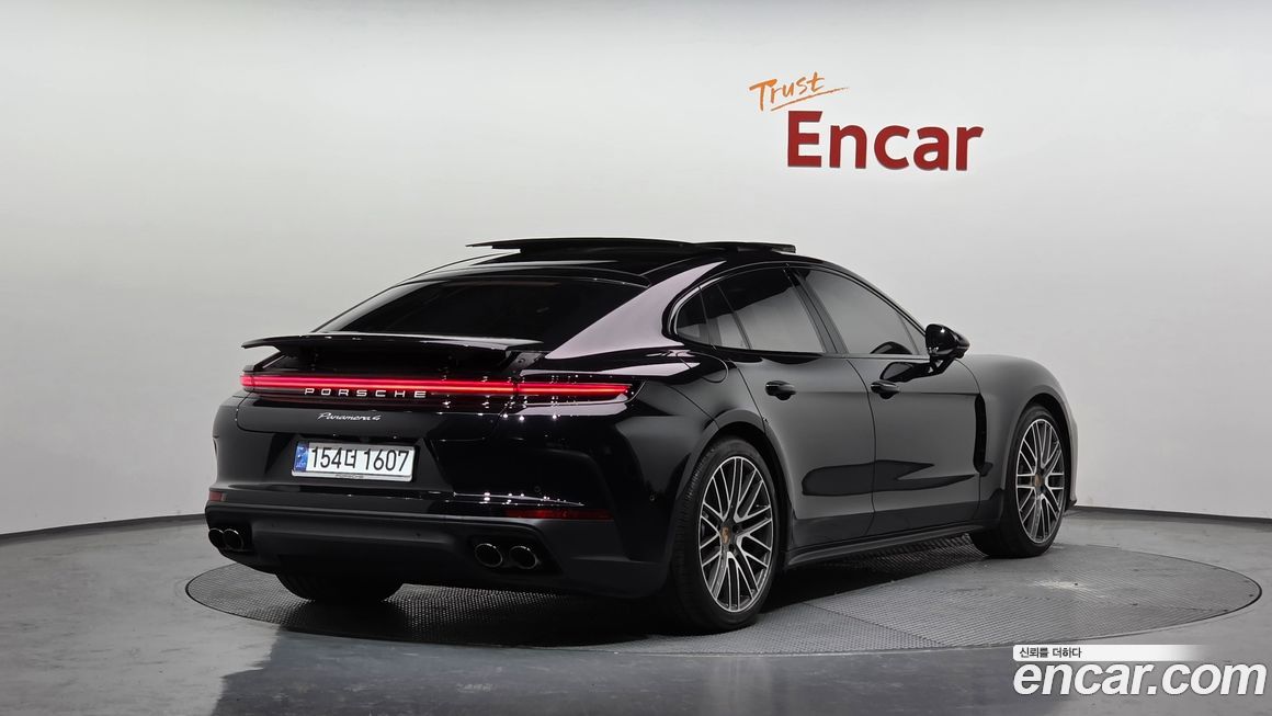 Porsche Panamera 2025