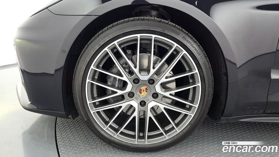 Porsche Panamera 2025
