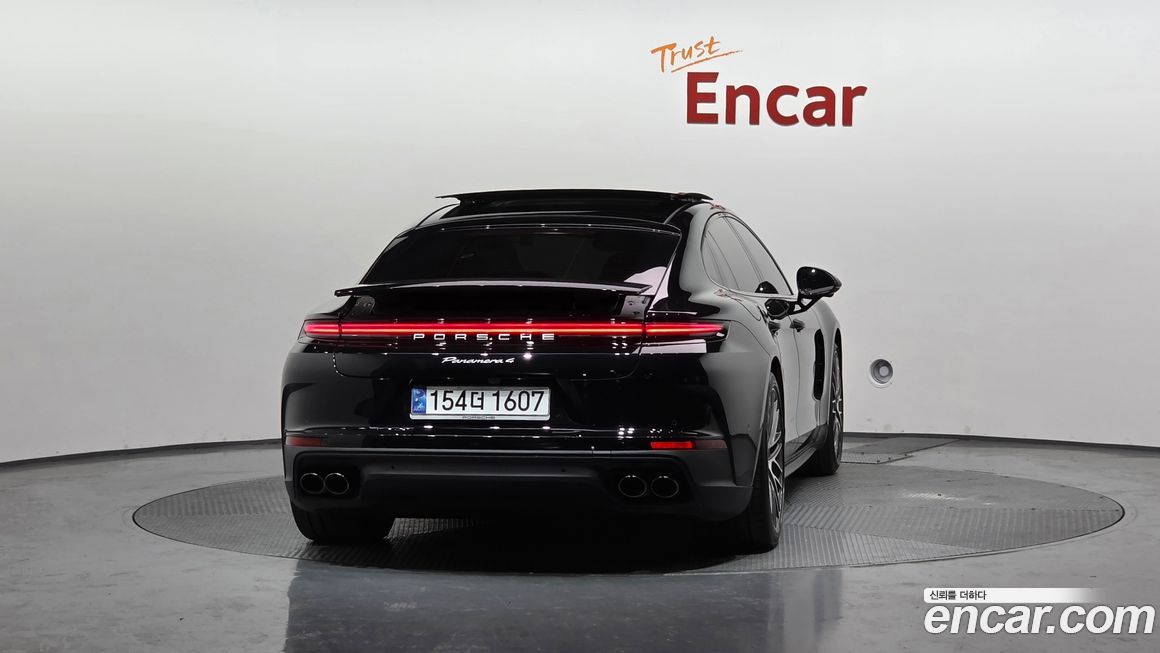 Porsche Panamera 2025