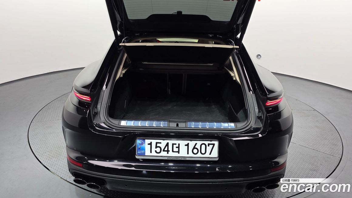 Porsche Panamera 2025