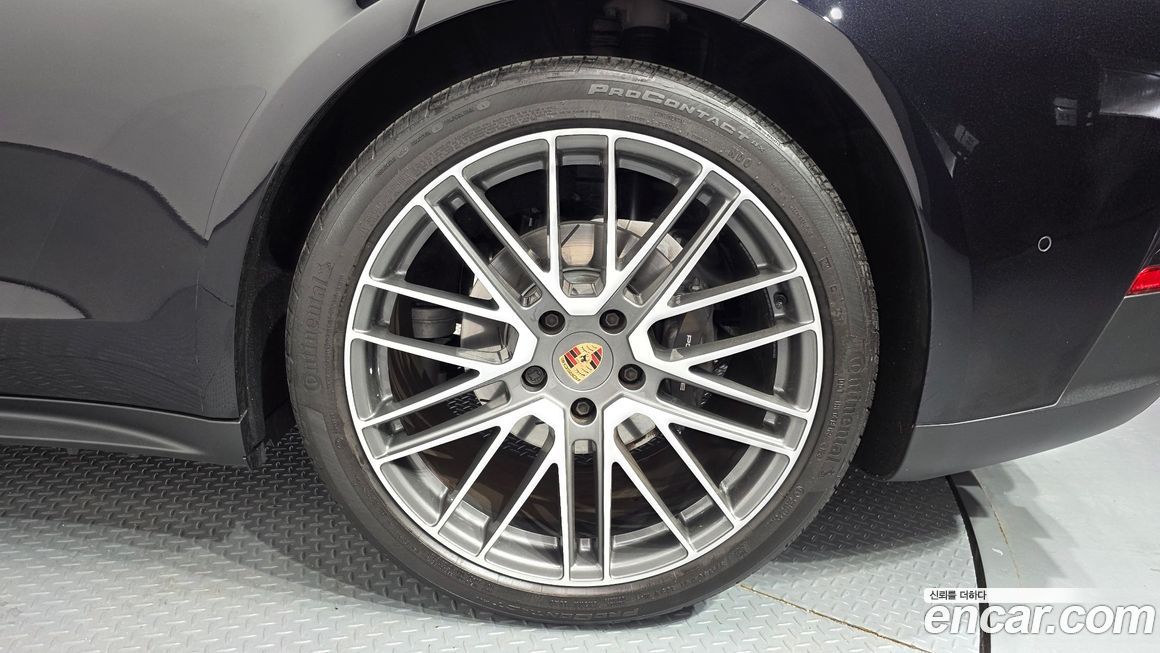 Porsche Panamera 2025
