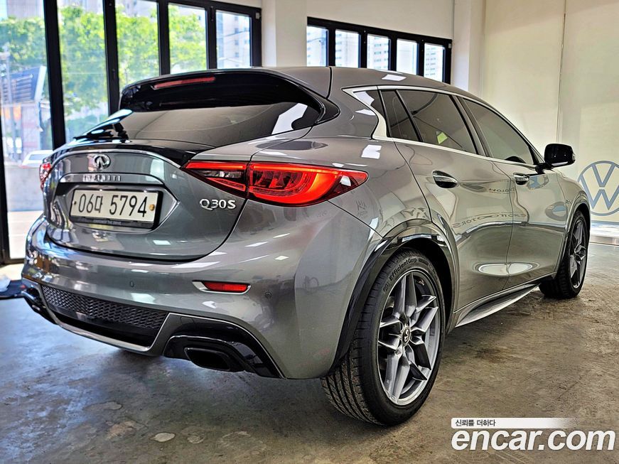 Infiniti Q30 2017