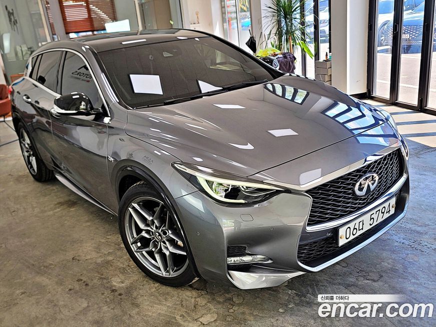 Infiniti Q30 2017