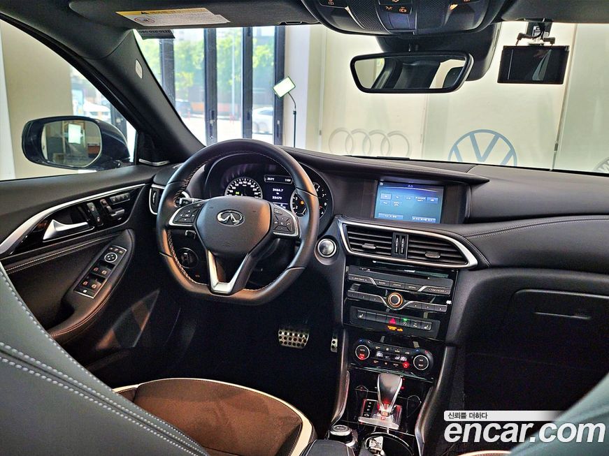 Infiniti Q30 2017