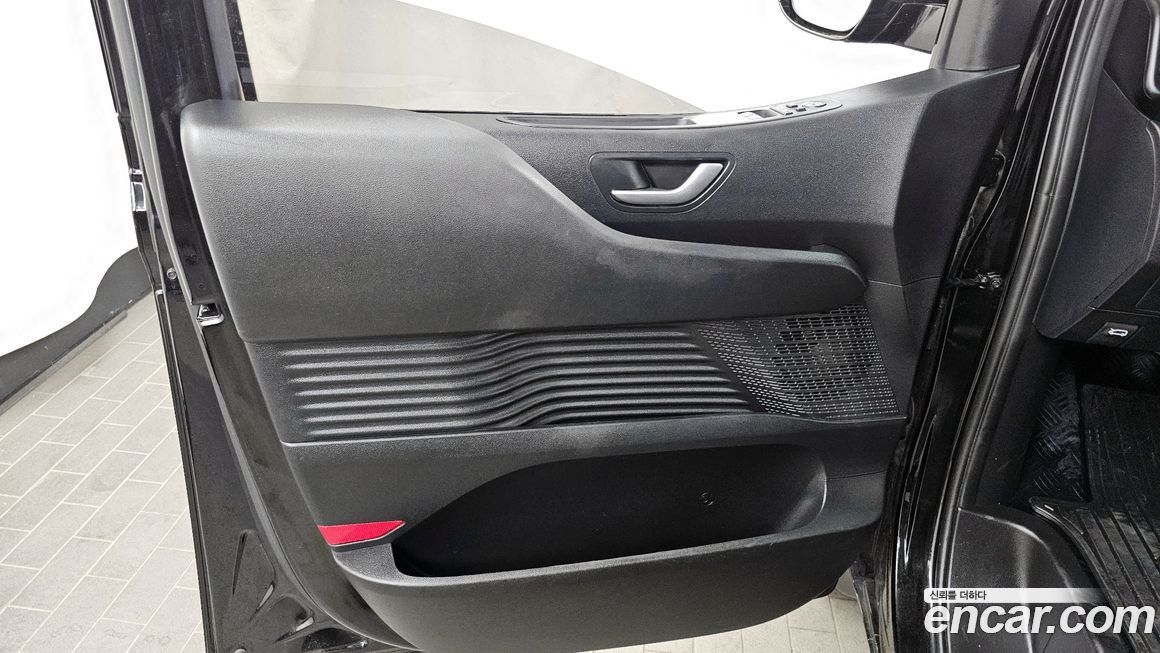 Hyundai Staria 2025