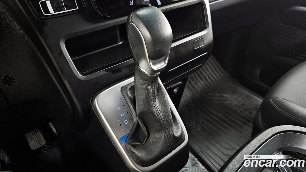 Hyundai Staria 2025