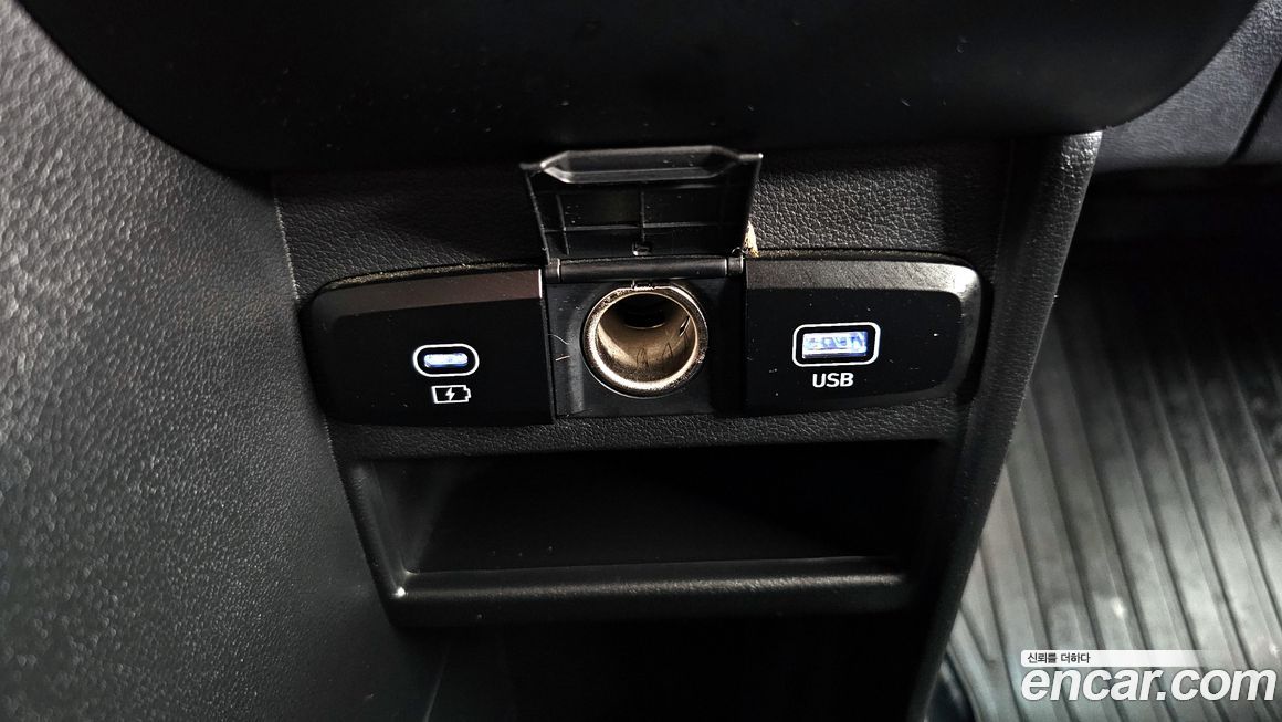 Hyundai Staria 2025