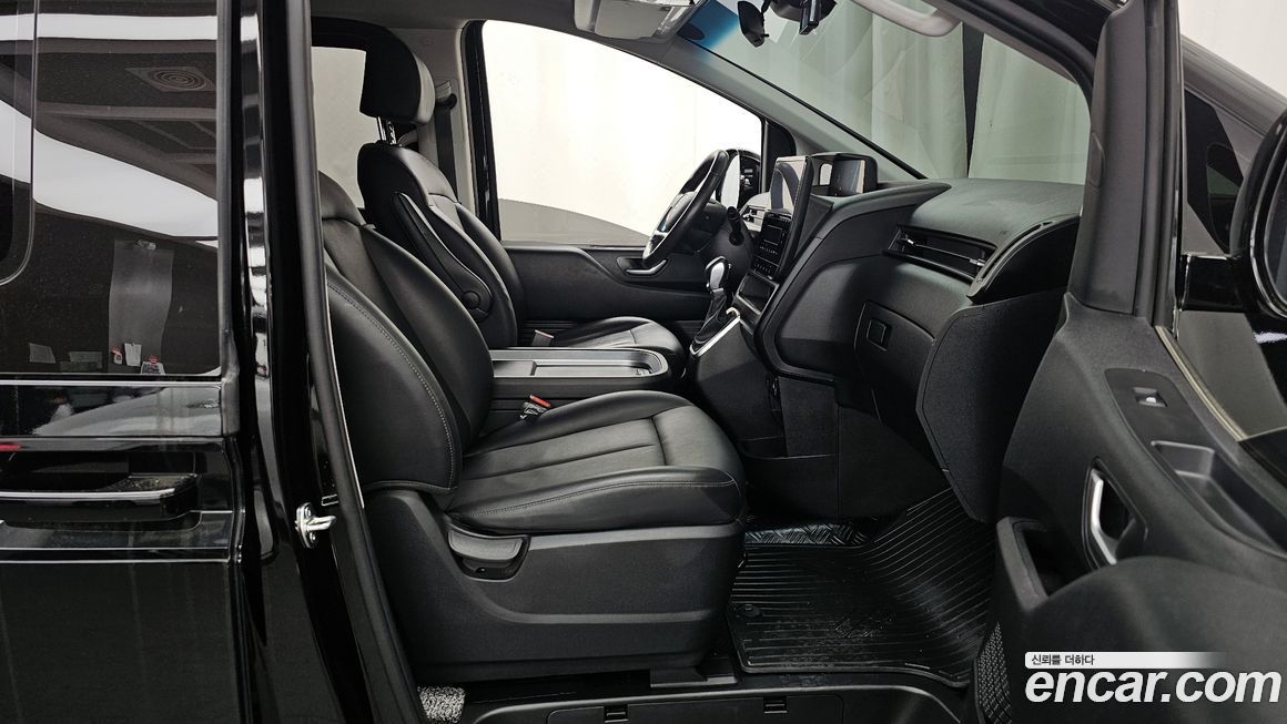 Hyundai Staria 2025