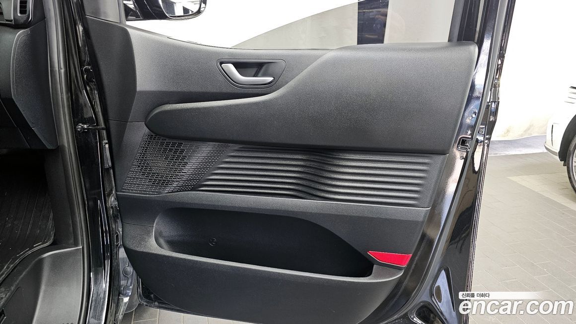 Hyundai Staria 2025