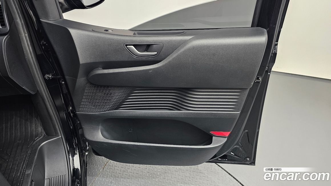 Hyundai Staria 2025
