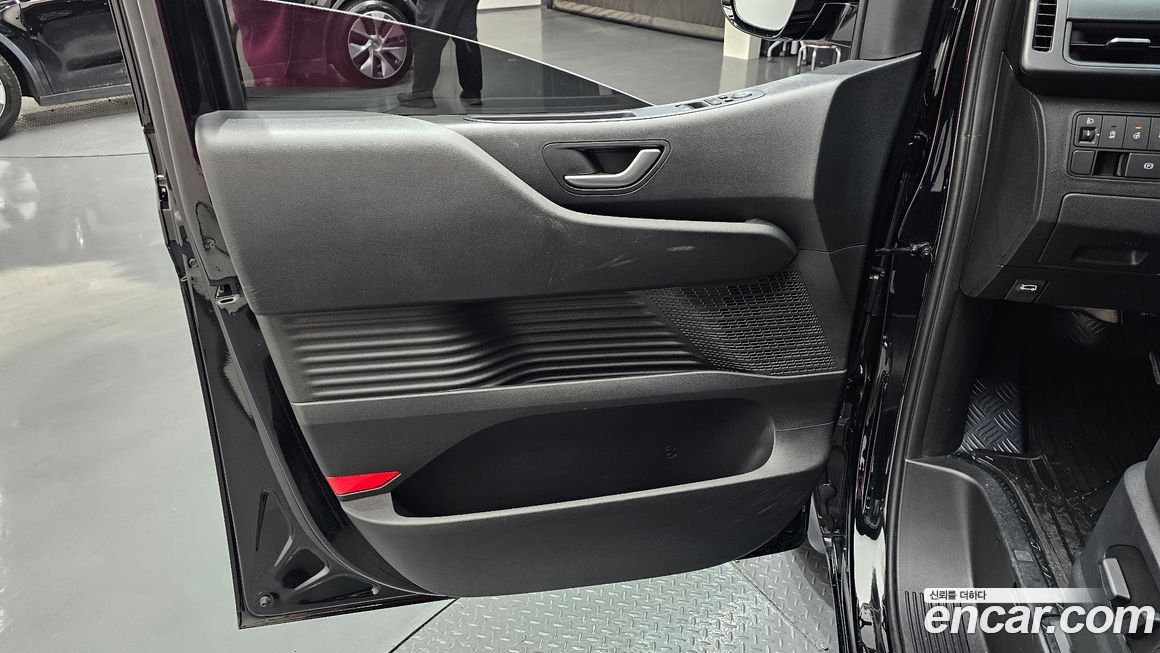 Hyundai Staria 2025