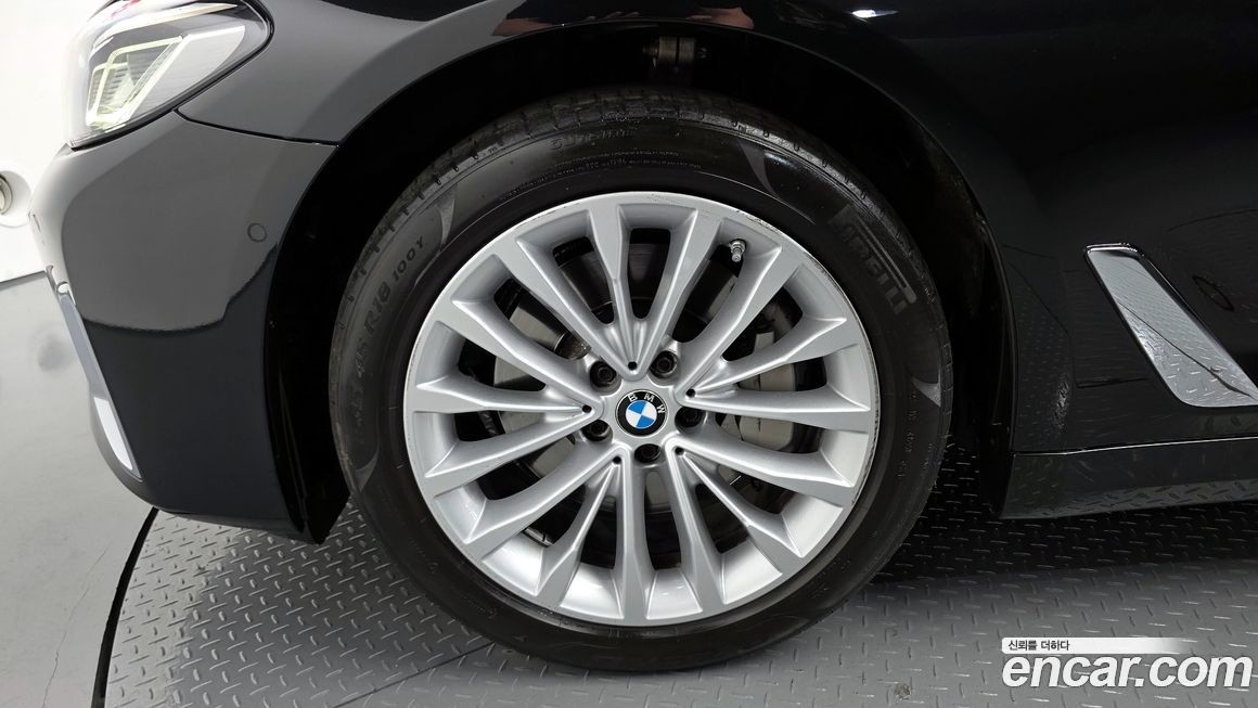 BMW 5-Series 2022