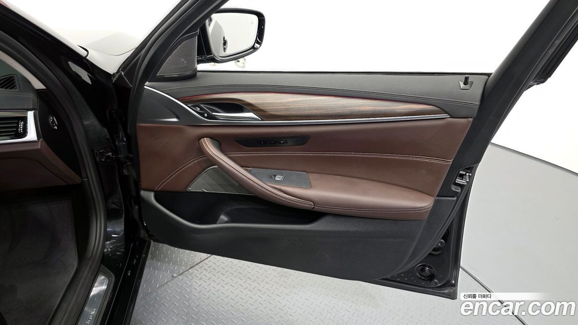 BMW 5-Series 2022
