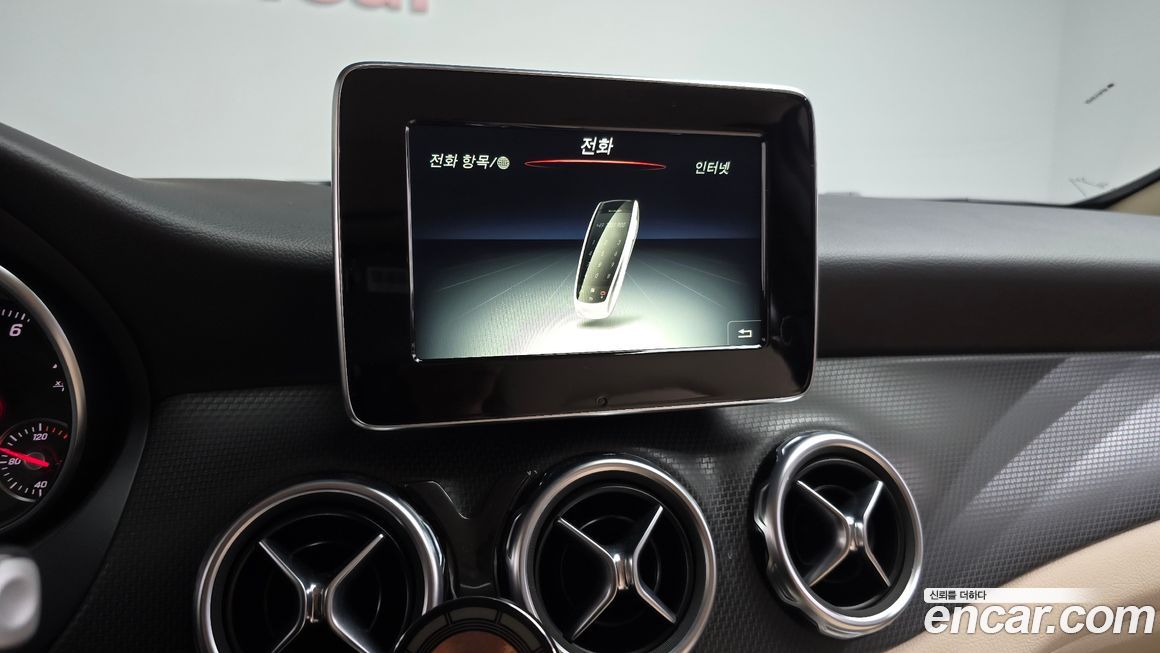 Mercedes-Benz GLA-Class 2018
