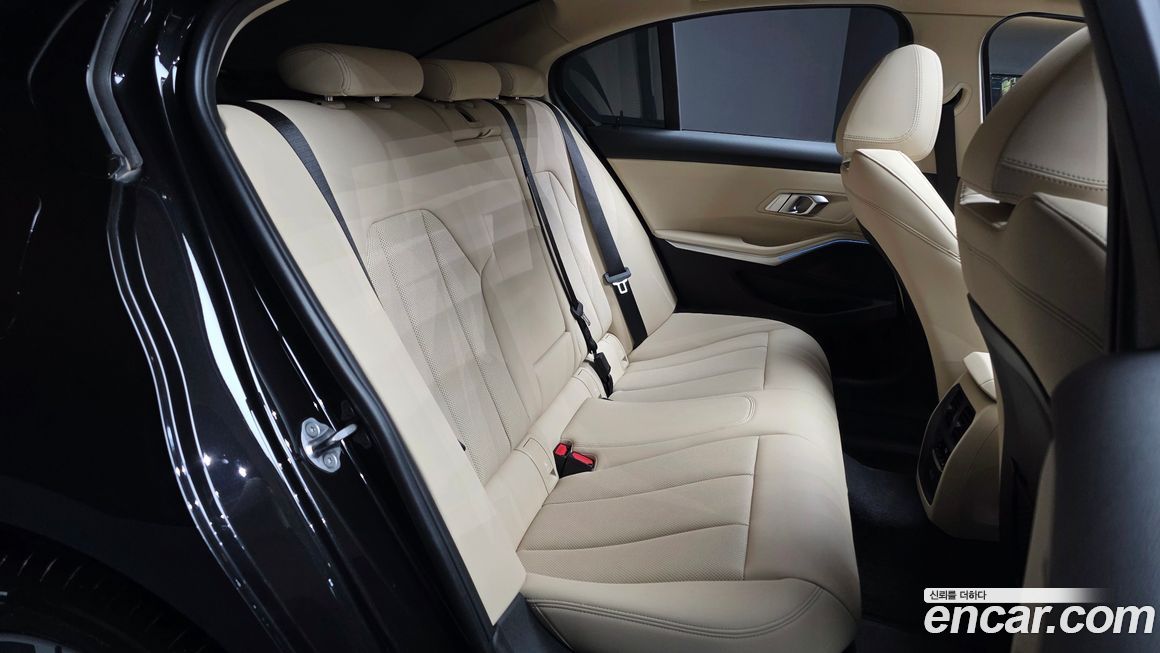 BMW 3-Series 2023