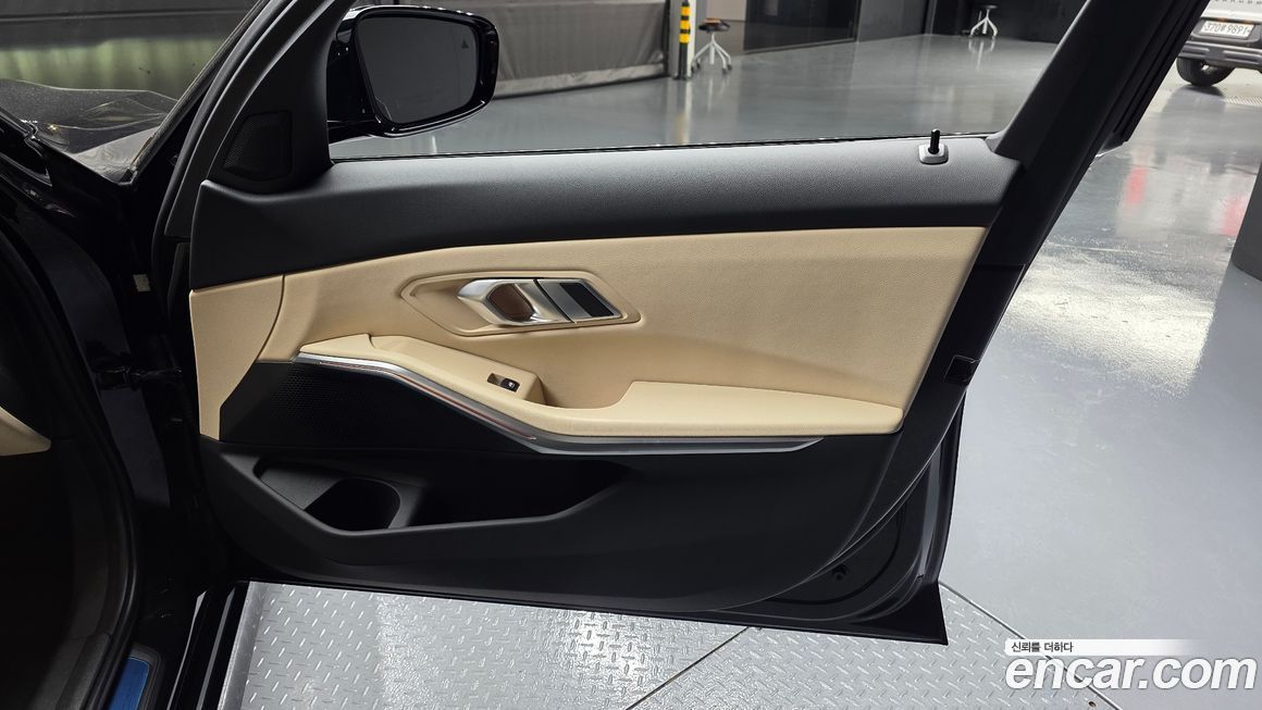 BMW 3-Series 2023