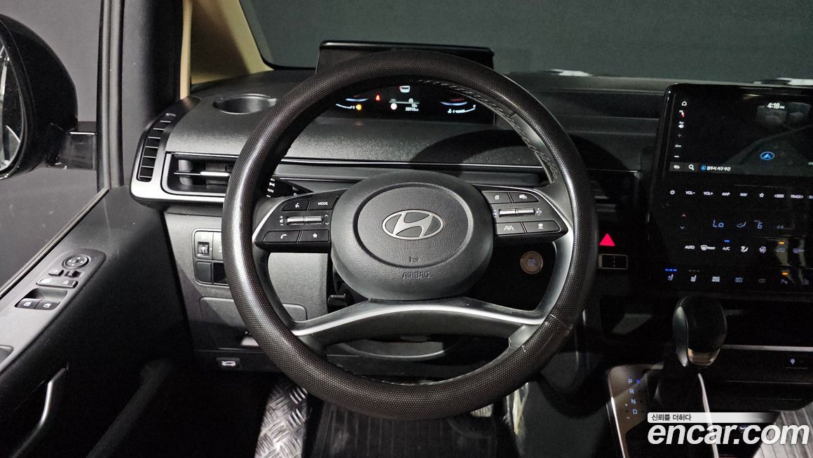 Hyundai Staria 2025
