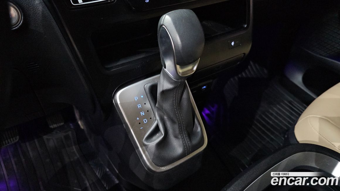 Hyundai Staria 2025