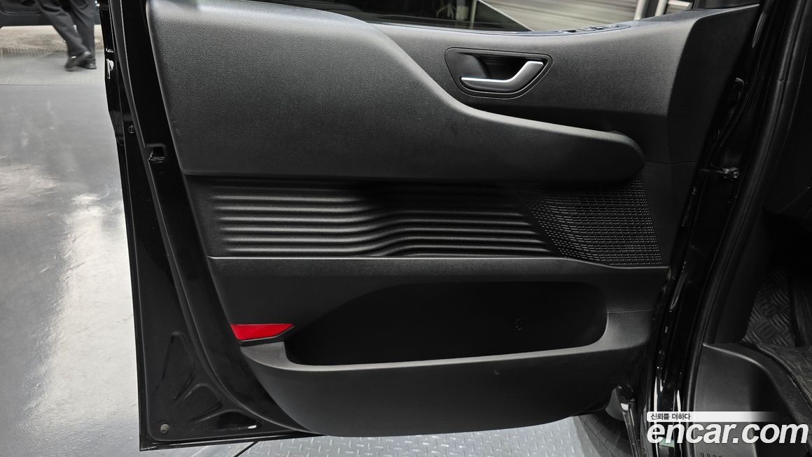 Hyundai Staria 2025